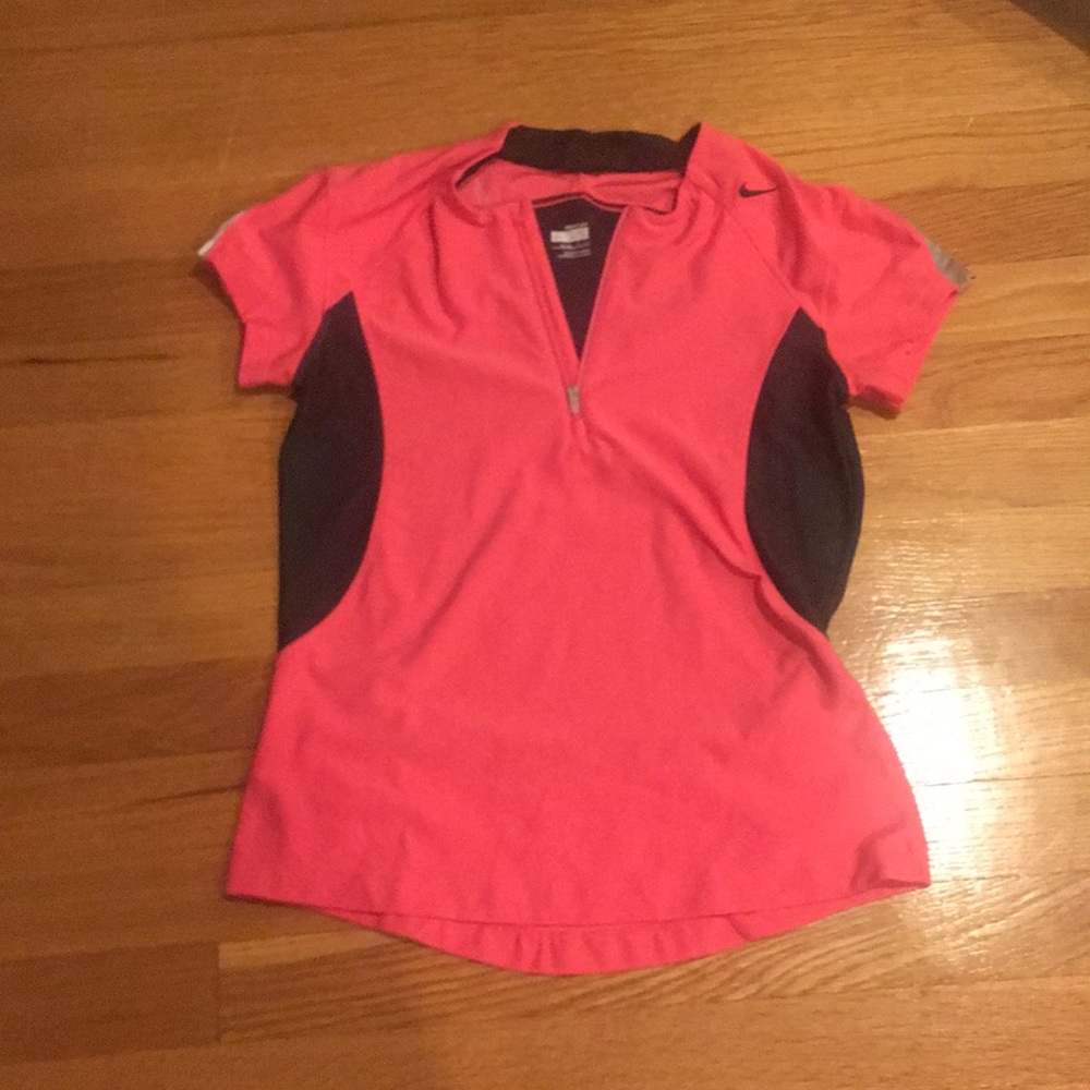 Nike women’s sports top